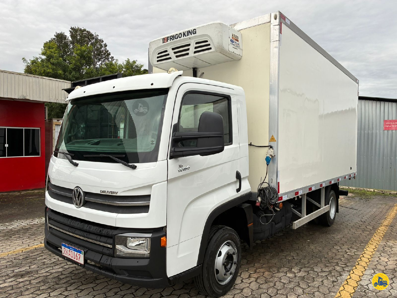 CAMINHAO VOLKSWAGEN VW 11180 Baú Frigorífico 3/4 4x2 Vieira Caminhões CURITIBA PARANÁ PR